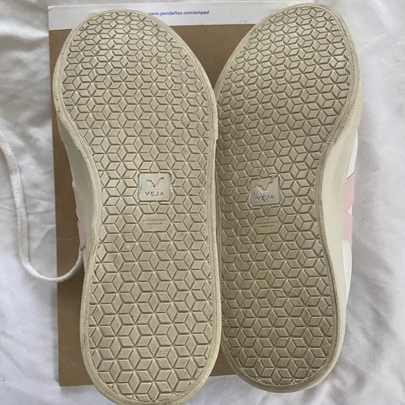 Veja Women's Cream Sneakers - Picture 5 of 5